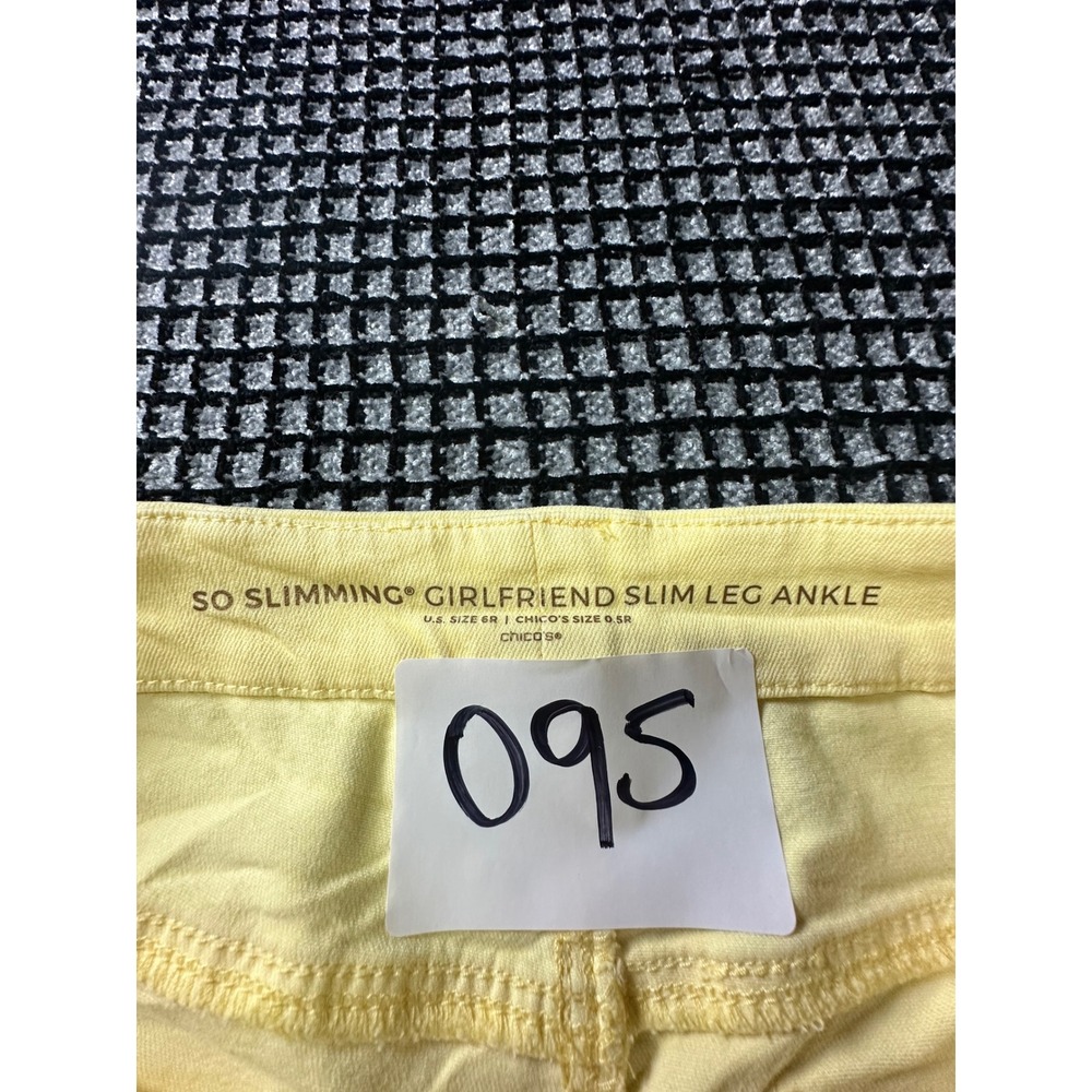 Chico's So Slimming Girlfriend Shorts Womens 0.5R Yellow Excellent Slim Leg - Picture 2 of 6